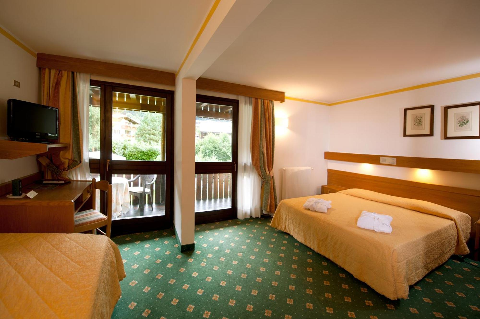 Centro Pineta Family Hotel&Wellness Pinzolo Esterno foto
