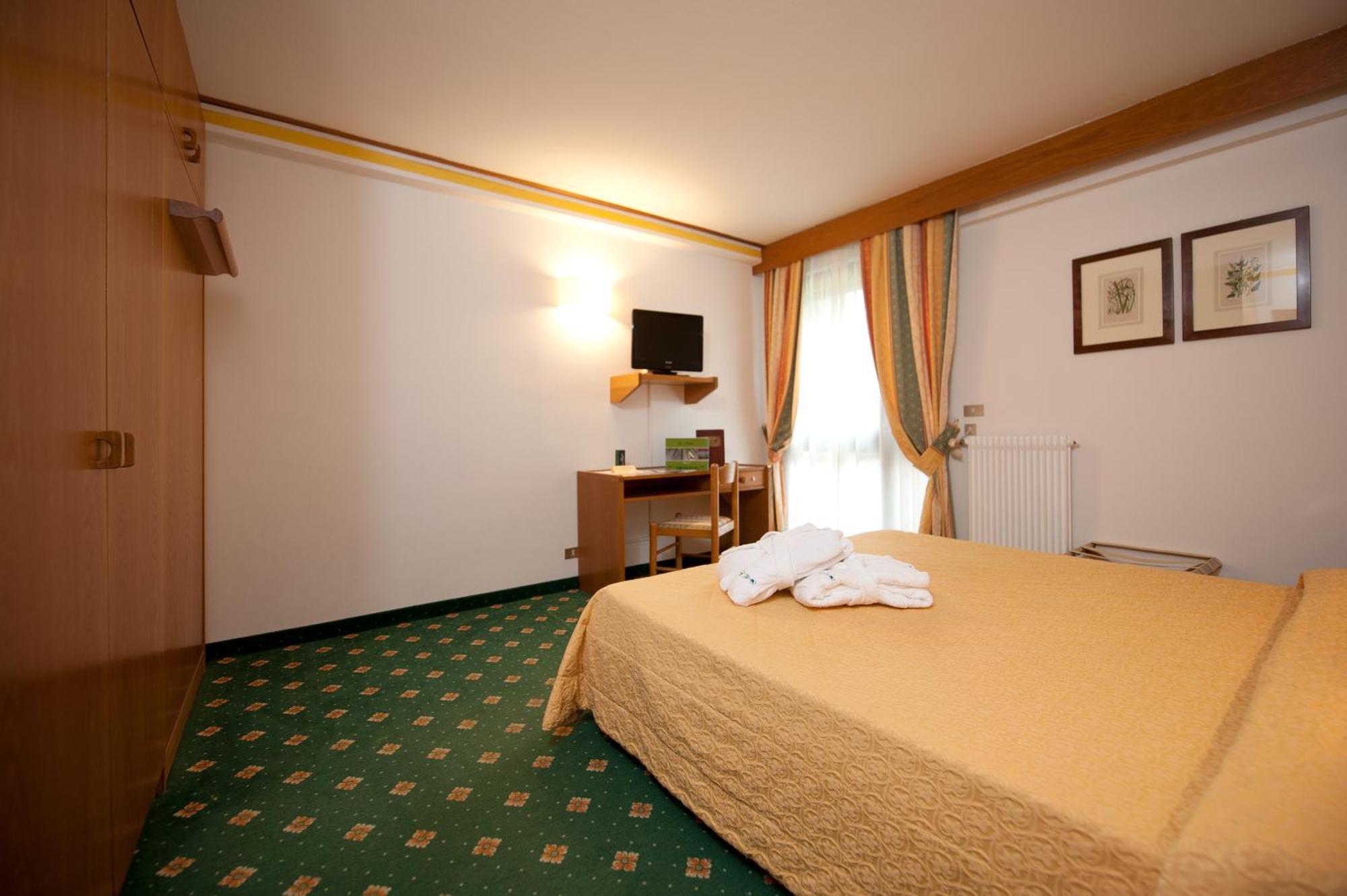 Centro Pineta Family Hotel&Wellness Pinzolo Esterno foto